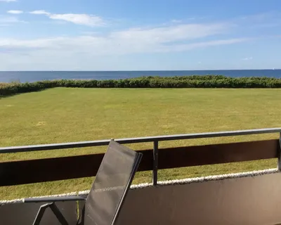 Der Balkon mit uneingeschränkten Meerblick der Ferienwohnung Ostseeblick Staberdorf auf der Insel Fehmarn mit Balkonmöbel
